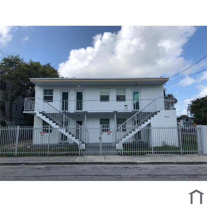 186 NW 13th St
