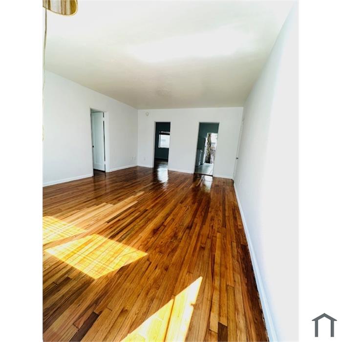 821 W 39th St