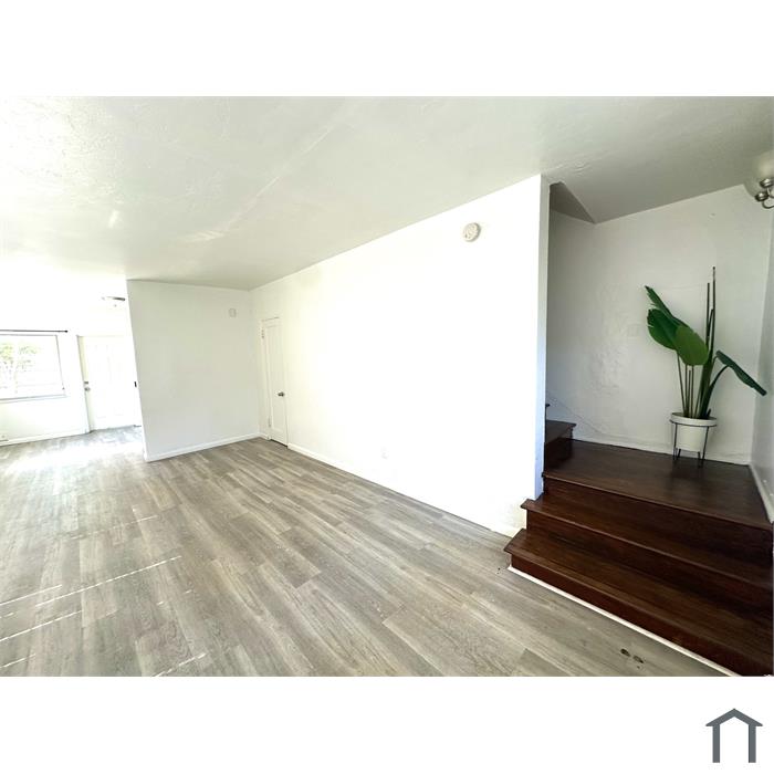 821 W 39th St