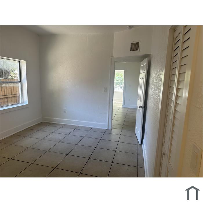 2010 NW 31st St