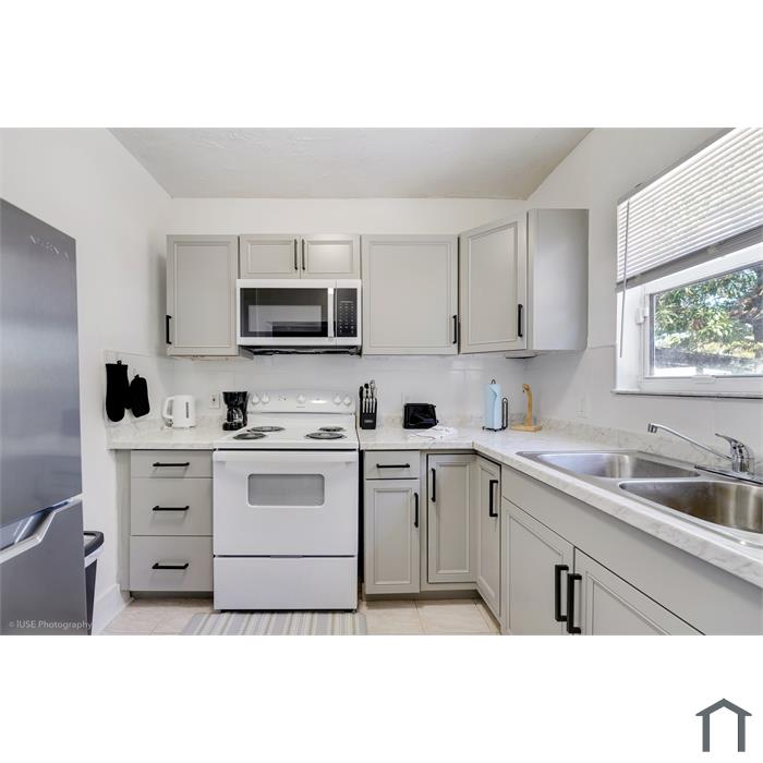 1283 NW 45th St