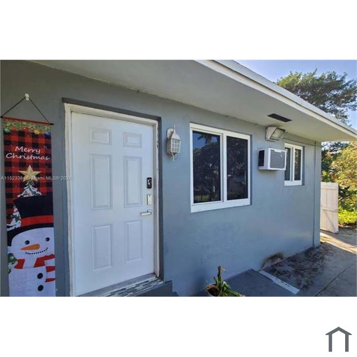 1864 NW 28th St