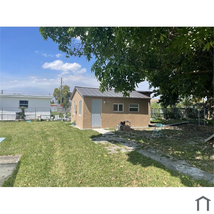 3271 NW 34th St
