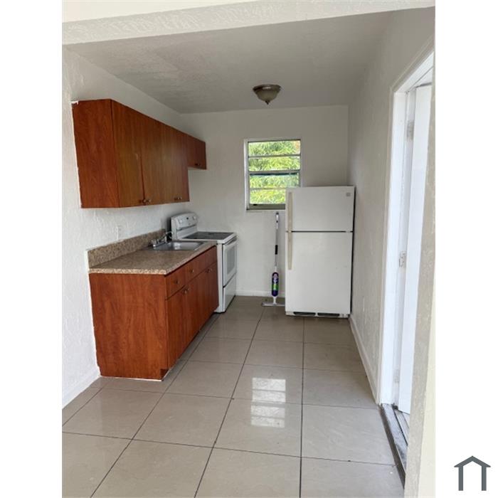 1285 NW 26th St