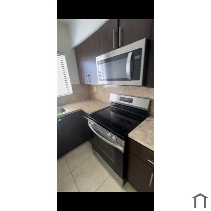 2121 SW 14th Ter