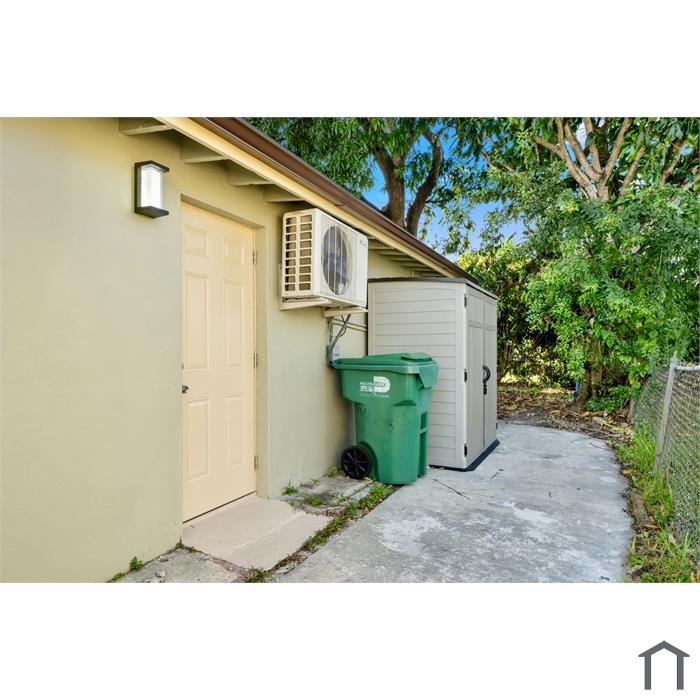1300 NW 90th St