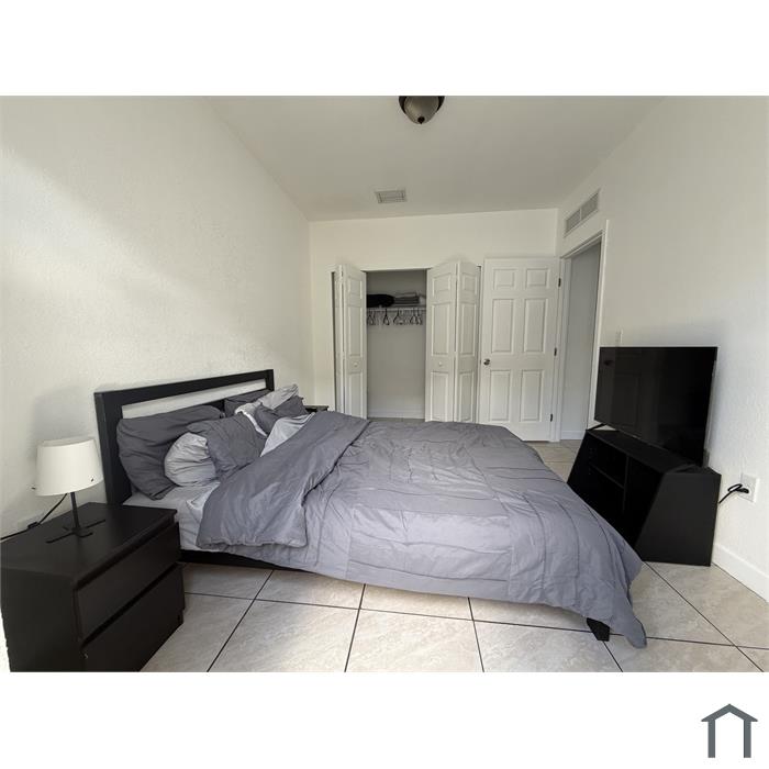 1861 NW 67th St