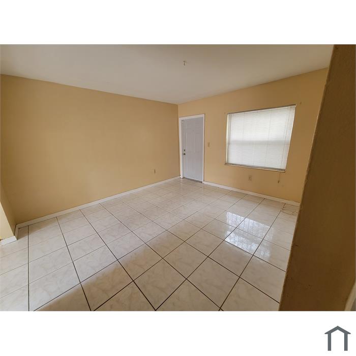 7017 NW 4th Ct