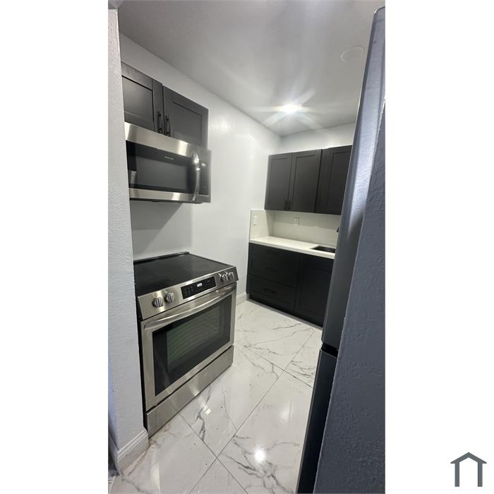 576 NW 81st St