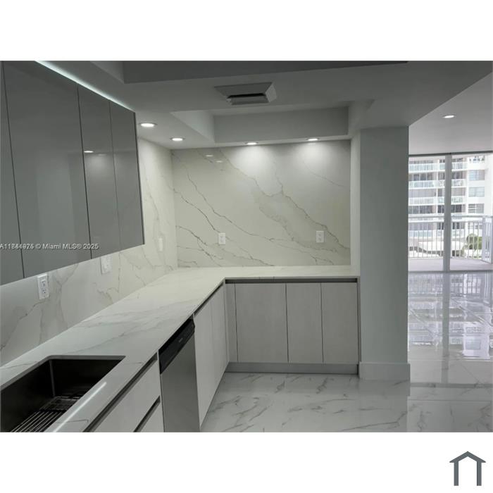 18031 Biscayne Blvd