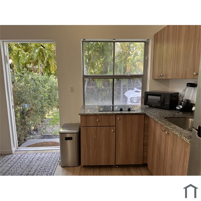 2395 NE 184th Ter