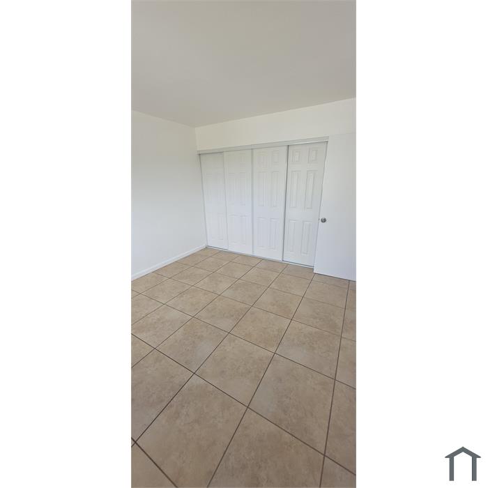 390 NE 125th St