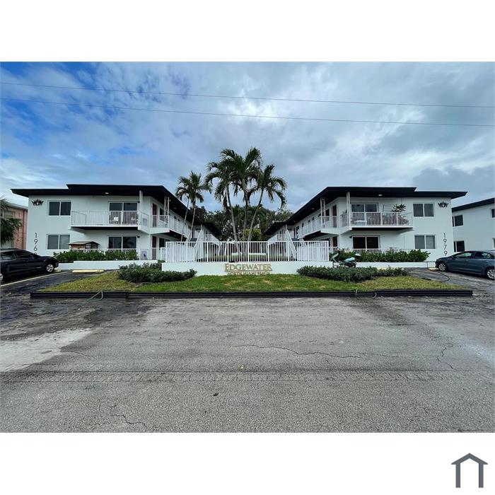 1999 N Glades Dr