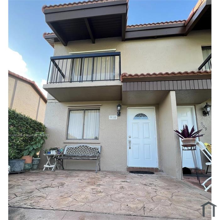 1909 SW 107th Ave