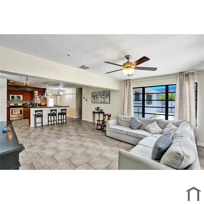 9910 Bahama Dr