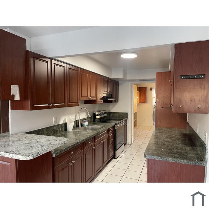 1045 NE 9th Ave