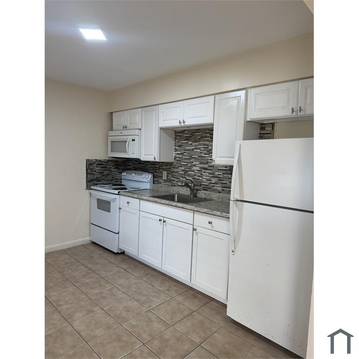 3908 NW 30th Ter