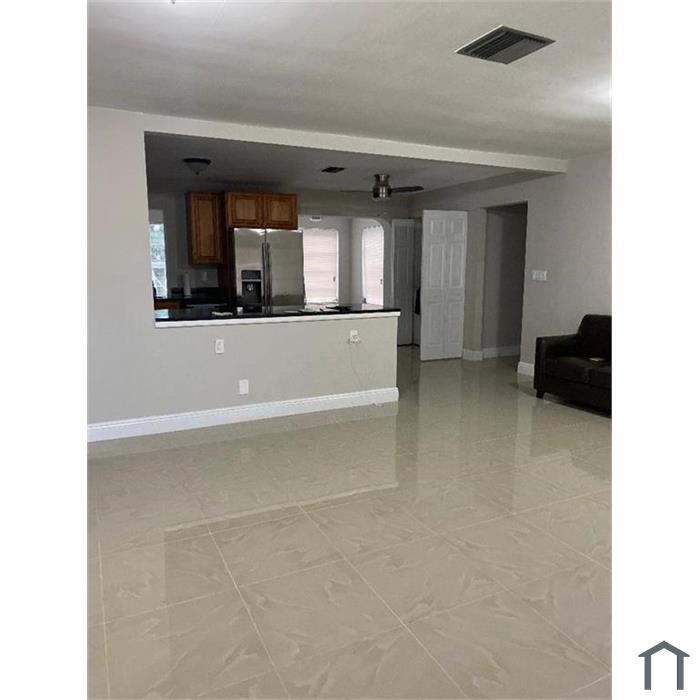 4081 NW 35th Ave