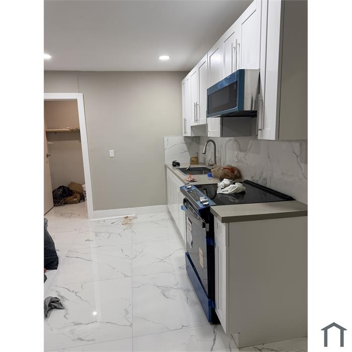 205 NW 28th Ave