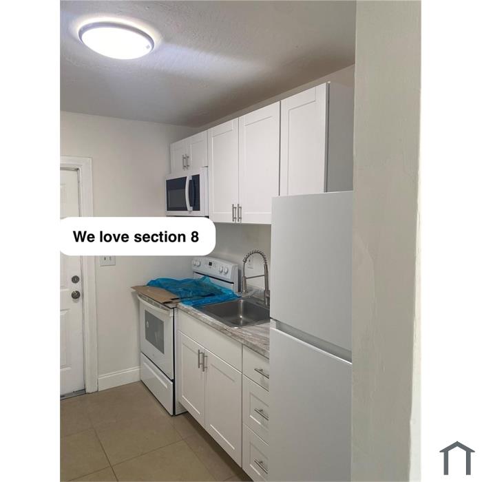 2736 NW 15th Ct