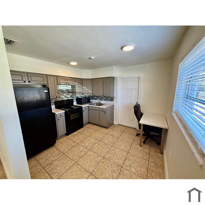 2633 NW 9th Ave