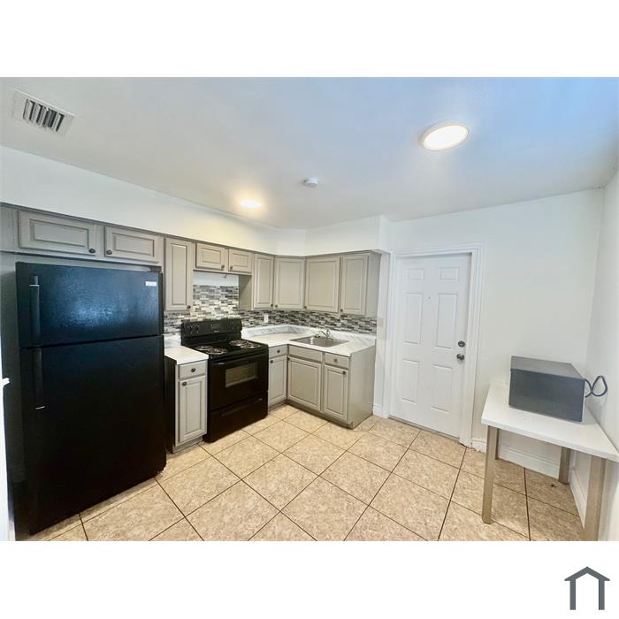 2633 NW 9th Ave