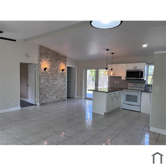 604 SW 22nd Ter