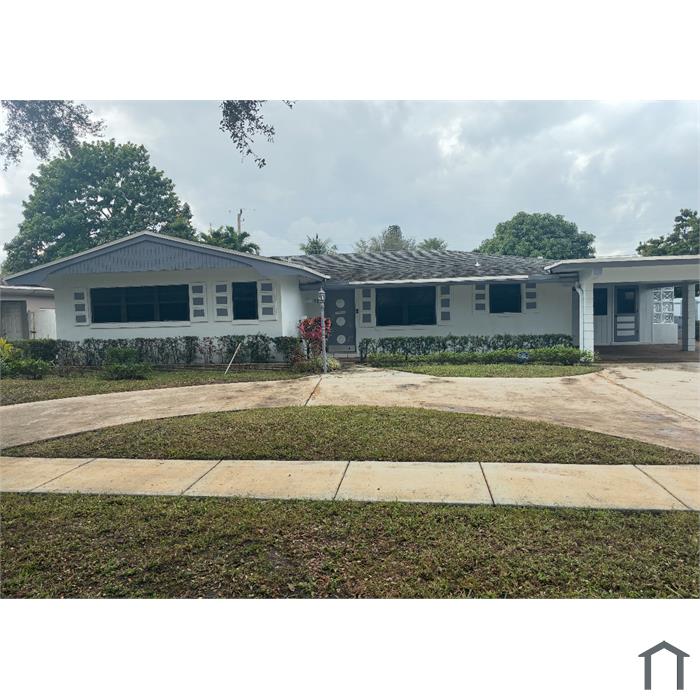 737 W Dayton Cir