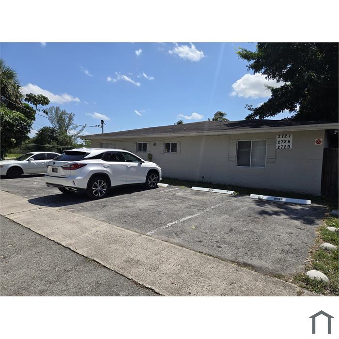 2725 NW 58th Ter