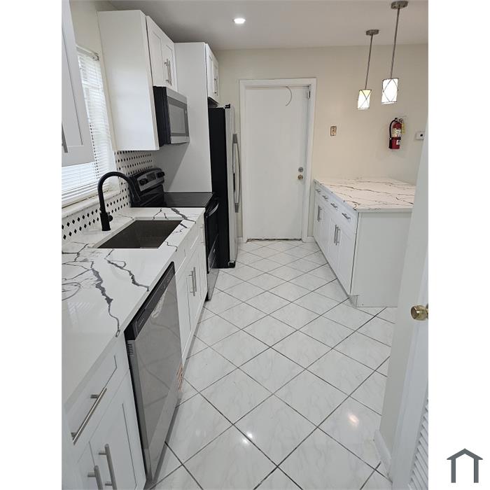 6380 NW 25th Ct