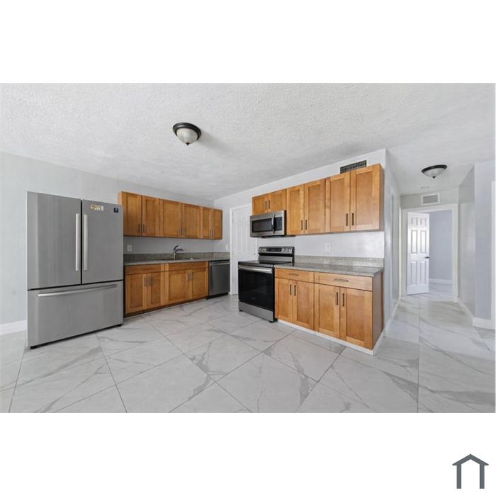 5700 NW 28th St