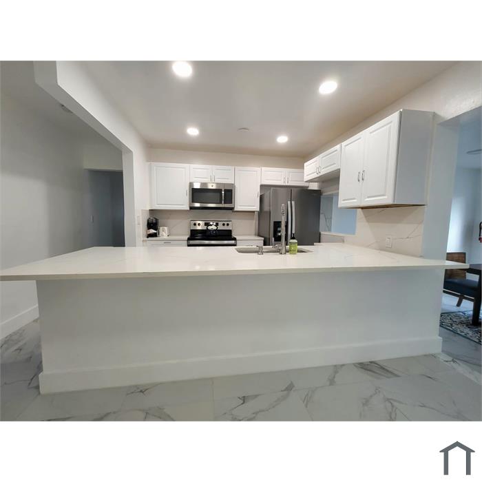 900 SW 31st St