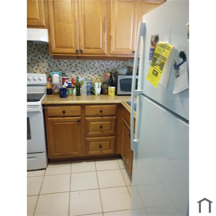 8130 Sunrise Lakes Blvd