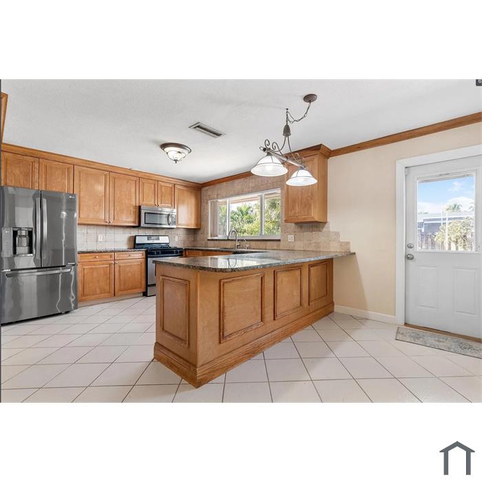 4245 NW 114th Ave