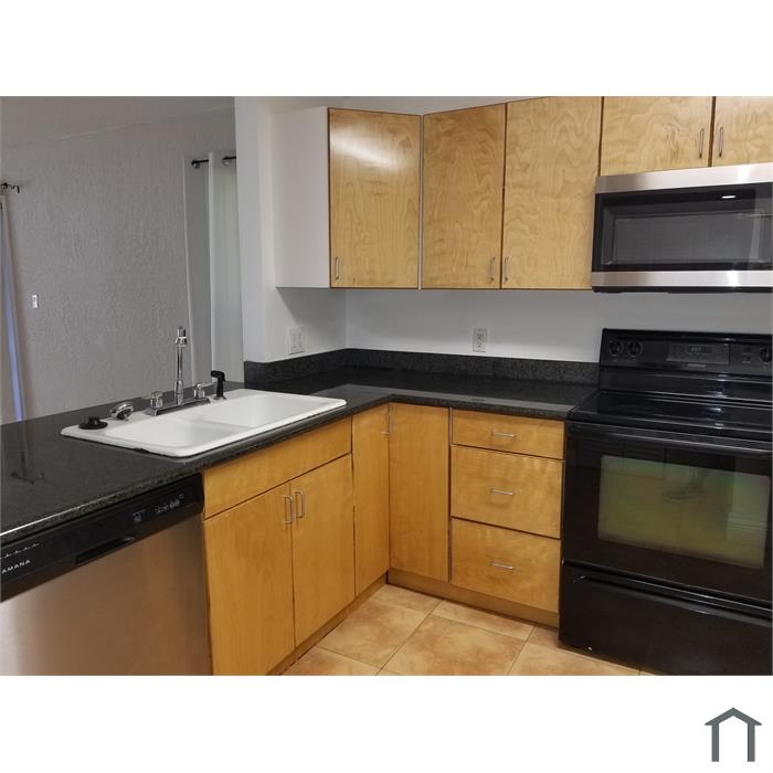 430 Commodore Dr