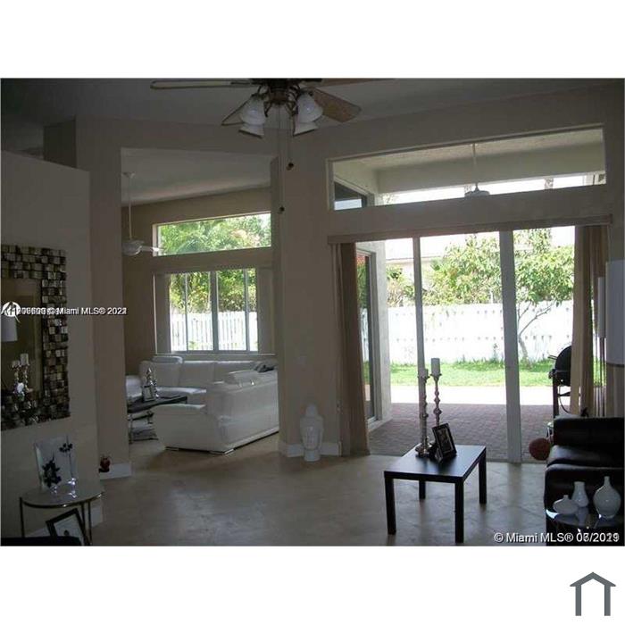 1290 Camellia Ln