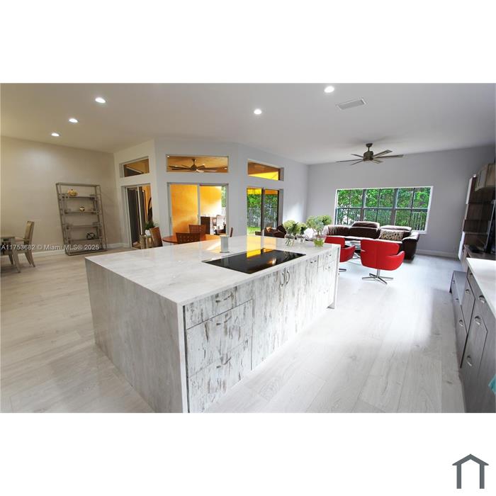 4255 Palmetto Trl