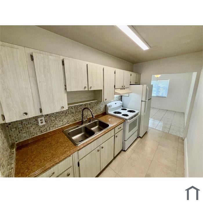 1055 NE 34th Ct