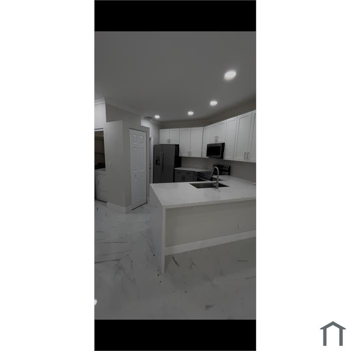 5576 NW 90th Ter
