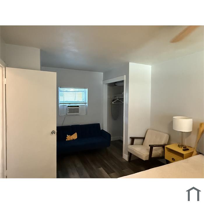 131 E 27th St