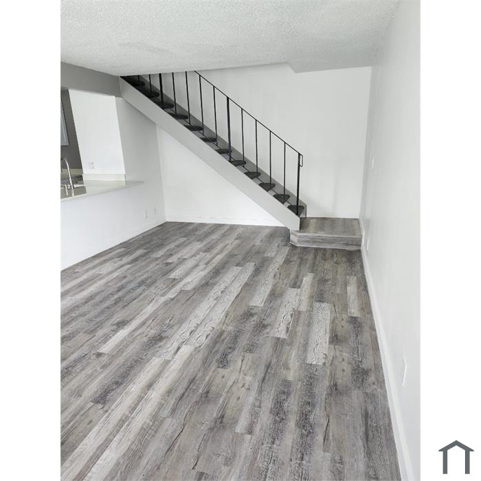 828 E Tiffany Dr
