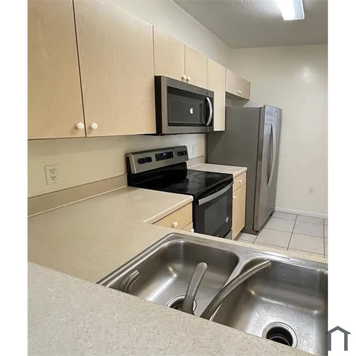 1103 Golden Lakes Blvd