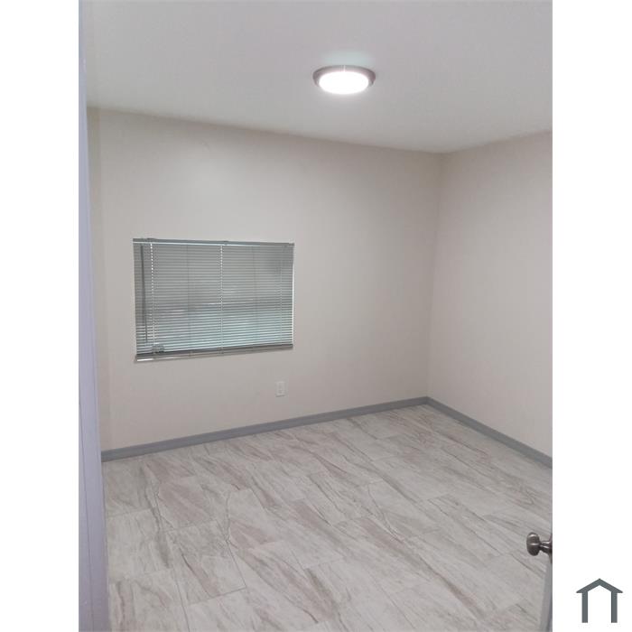 800 W Avenue A