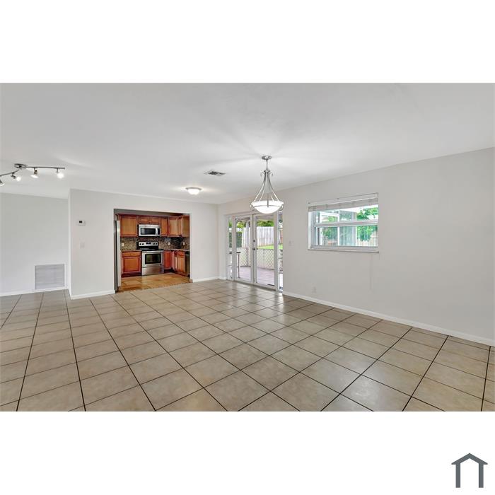4163 NW 2nd Ct