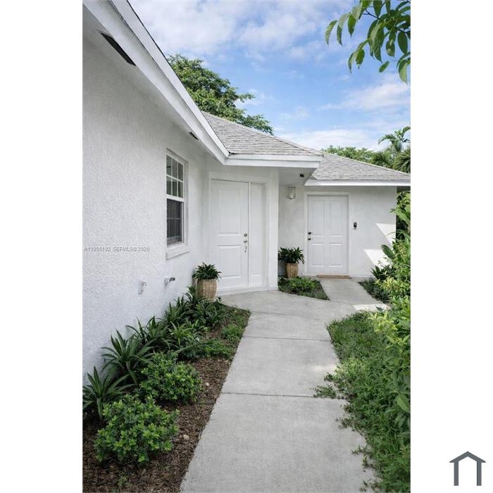 165 SW 5th Ct