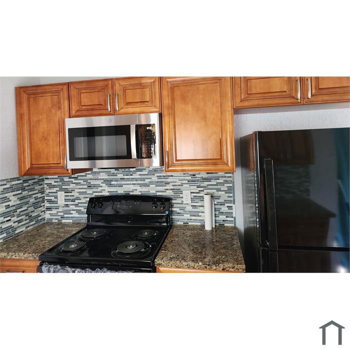 608 SW 8th Ct
