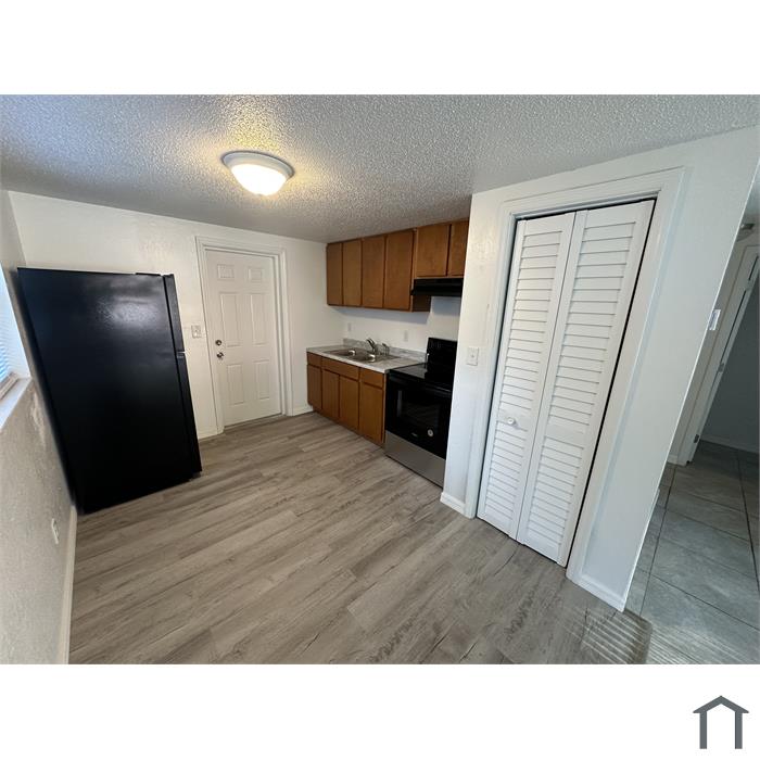 5901 Plaza View Dr
