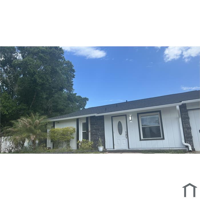 402 King Louis Ct