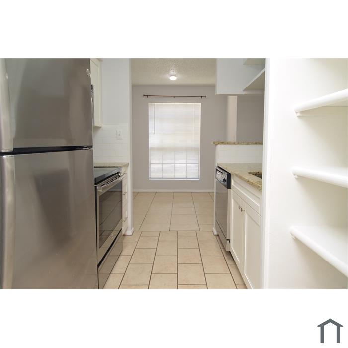 8702 Mallard Reserve Dr