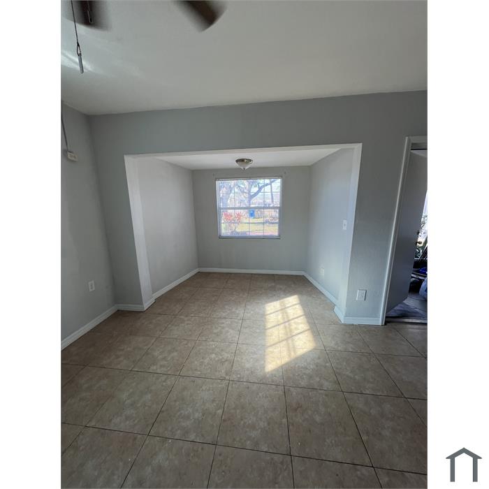 2115 E Bay Dr